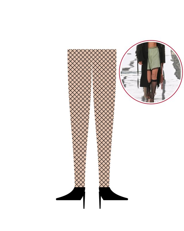 Illustrazione: gambe con collant a rete nera e décolleté nere, con la foto dei gambaletti a rete di Fendi primavera/estate 2027