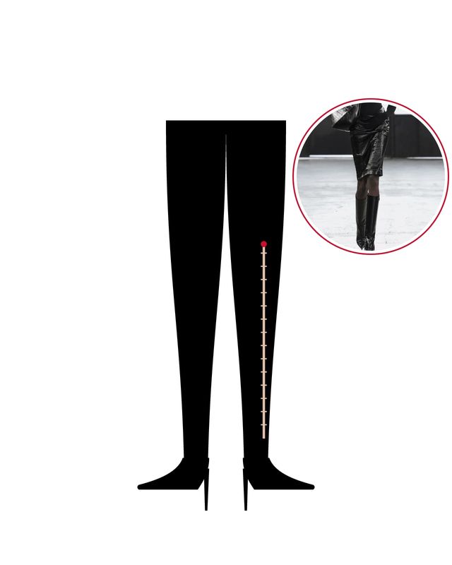 Illustration: legs in black tights, a light ladder on the right leg and black pumps, with a photo of sheer black tights at Elisabetta Franchi Spring/Summer 2027