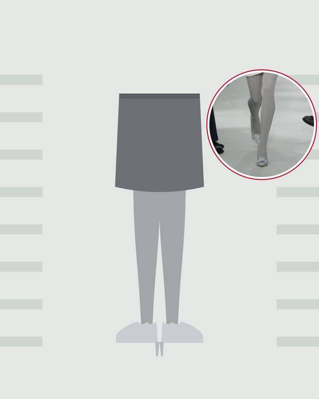 Illustration: legs in opaque grey tights and silver sweetheart pumps under a grey pencil skirt, between the pale benches of the room, with a photo of the runway look