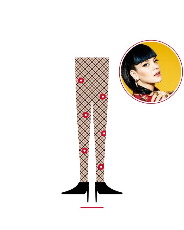 Illustrazione: gambe in collant a rete con fiori rossi e décolleté nere, con la foto di Lily Allen