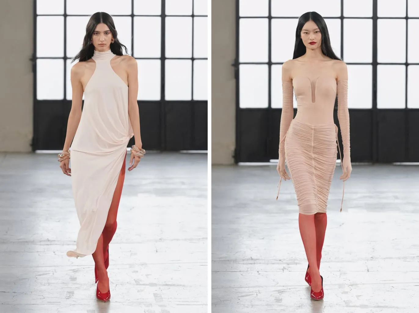 Collant rossi velati con décolleté rosse sotto abiti avorio e nude, Elisabetta Franchi primavera/estate 2027