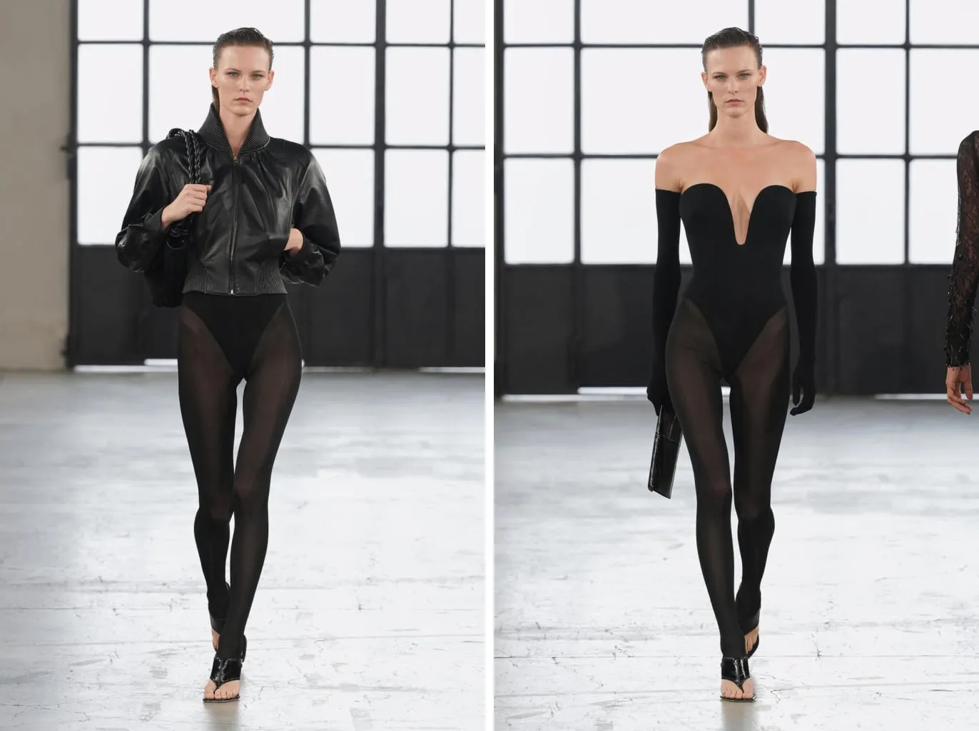 Leggings velati neri fino al piede con il bomber di pelle e con il body nero e i guanti lunghi, sandali infradito